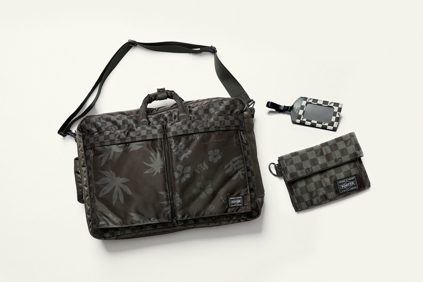 小物 VAULT X PORTER WALLET - OLIVINE Vault x Porter Wallet - Olivine – Feature