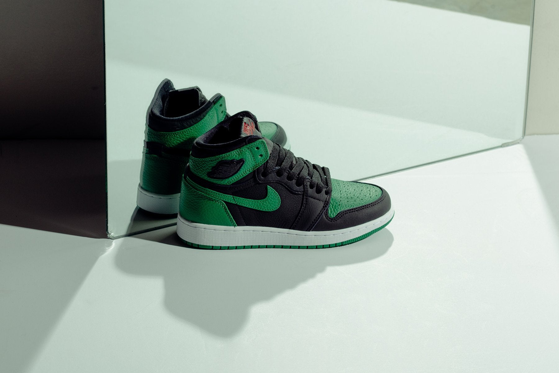Air Jordan 1 Retro High OG (GS) “Pine Green”- Black/Pine Green