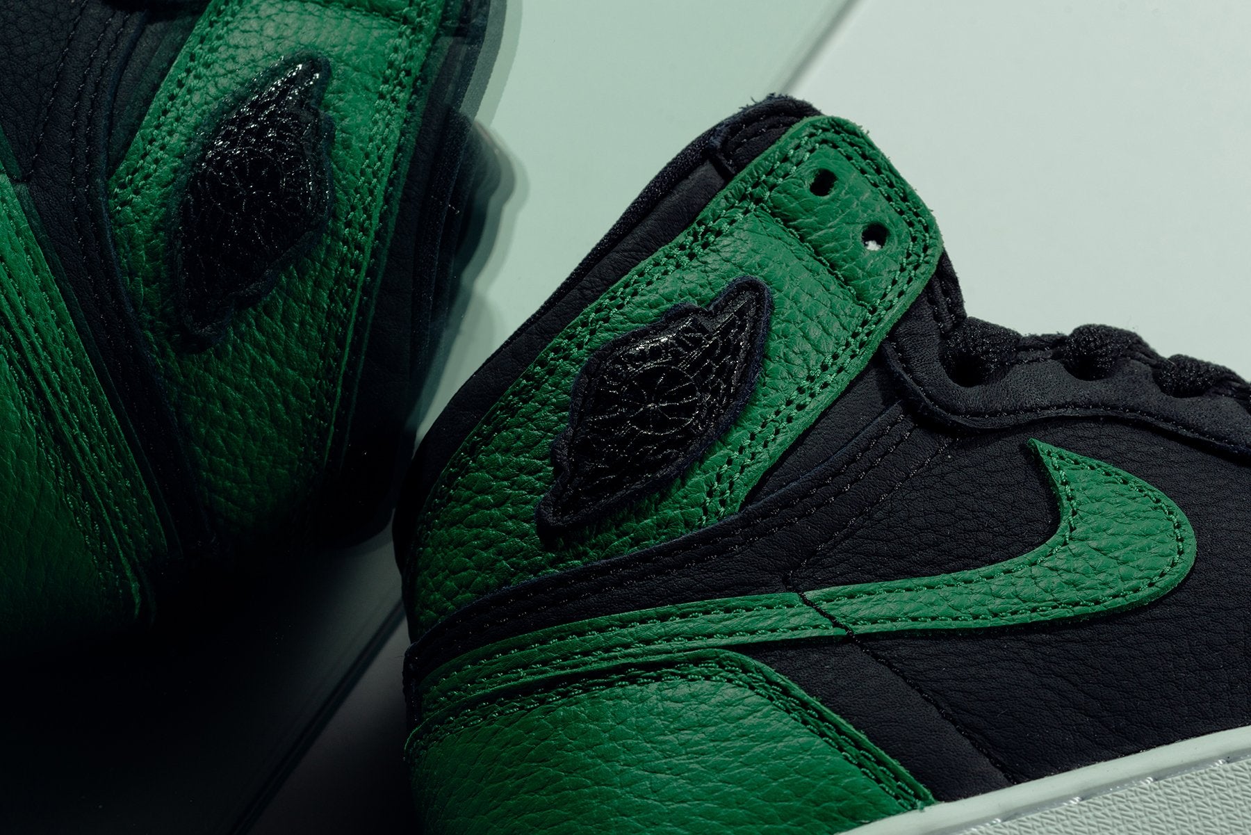 Air Jordan 1 Retro High OG (GS) “Pine Green”- Black/Pine Green