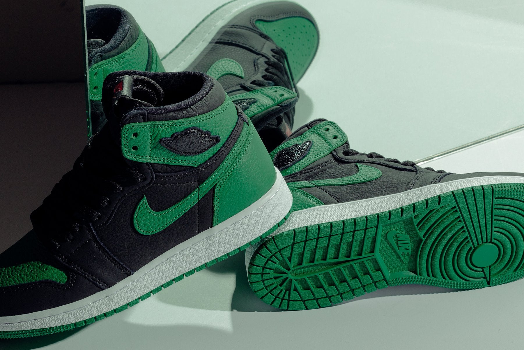 Air Jordan 1 Retro High OG (GS) “Pine Green”- Black/Pine Green