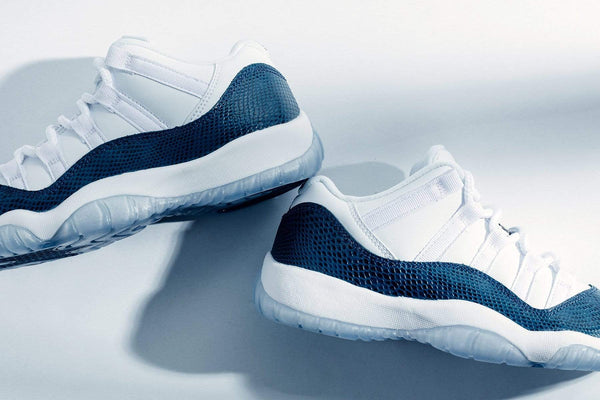 Jordan 11 low hotsell le white black navy