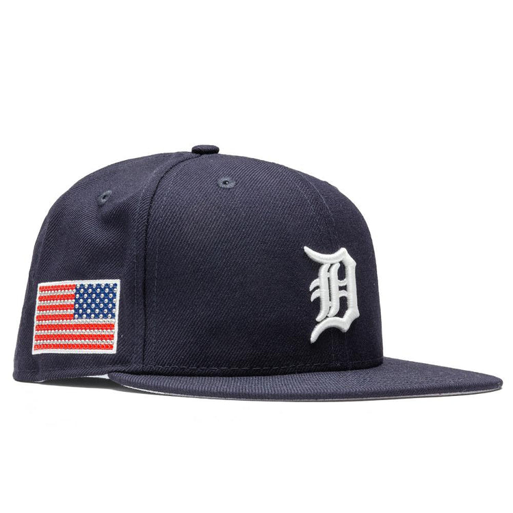 new-era-x-swarovski-flag-  display picture 1