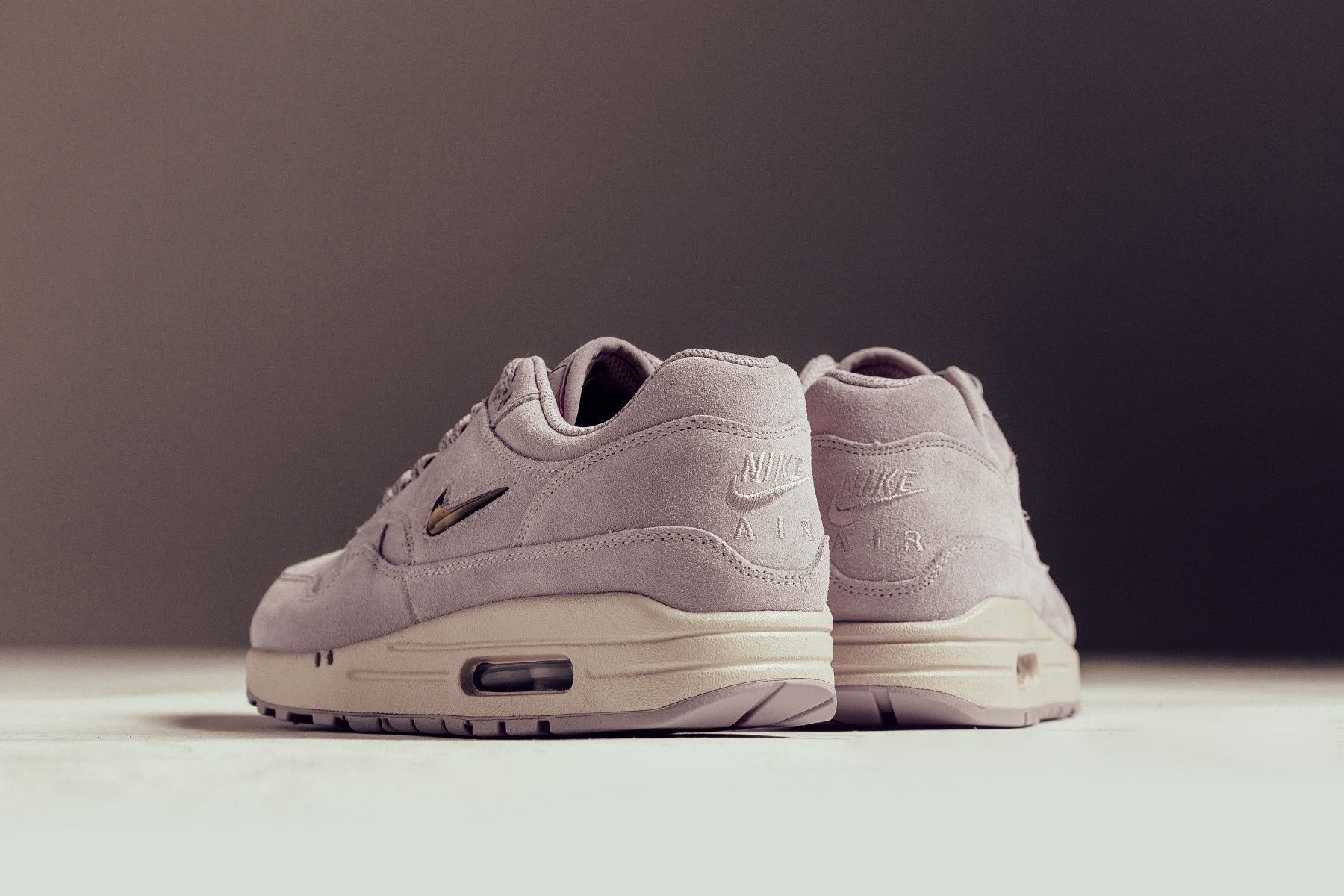 Nike air max 1 jewel gold desert sand best sale