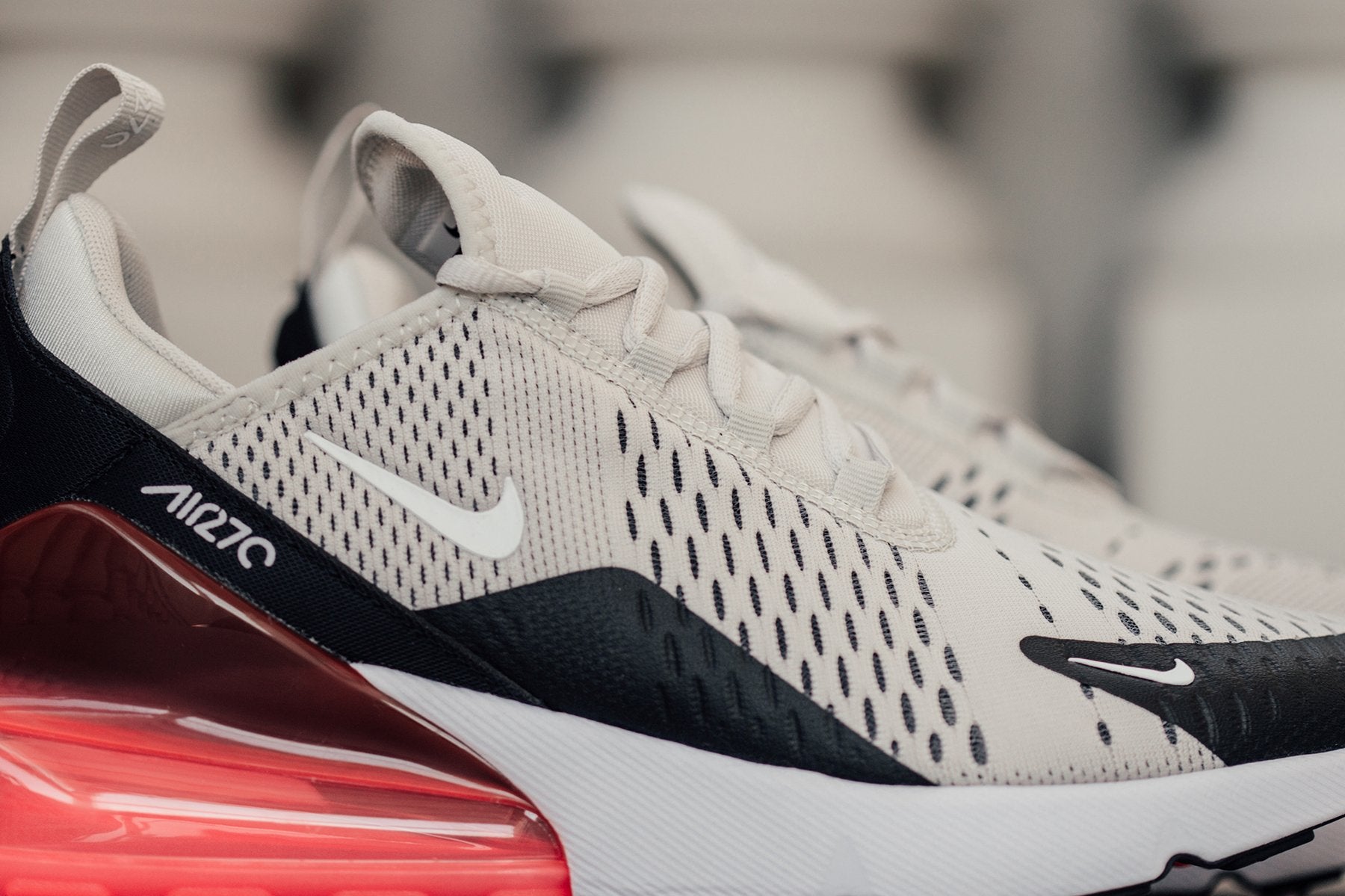 Air Max 270 - Light Bone/Black/Hot Punch – Feature