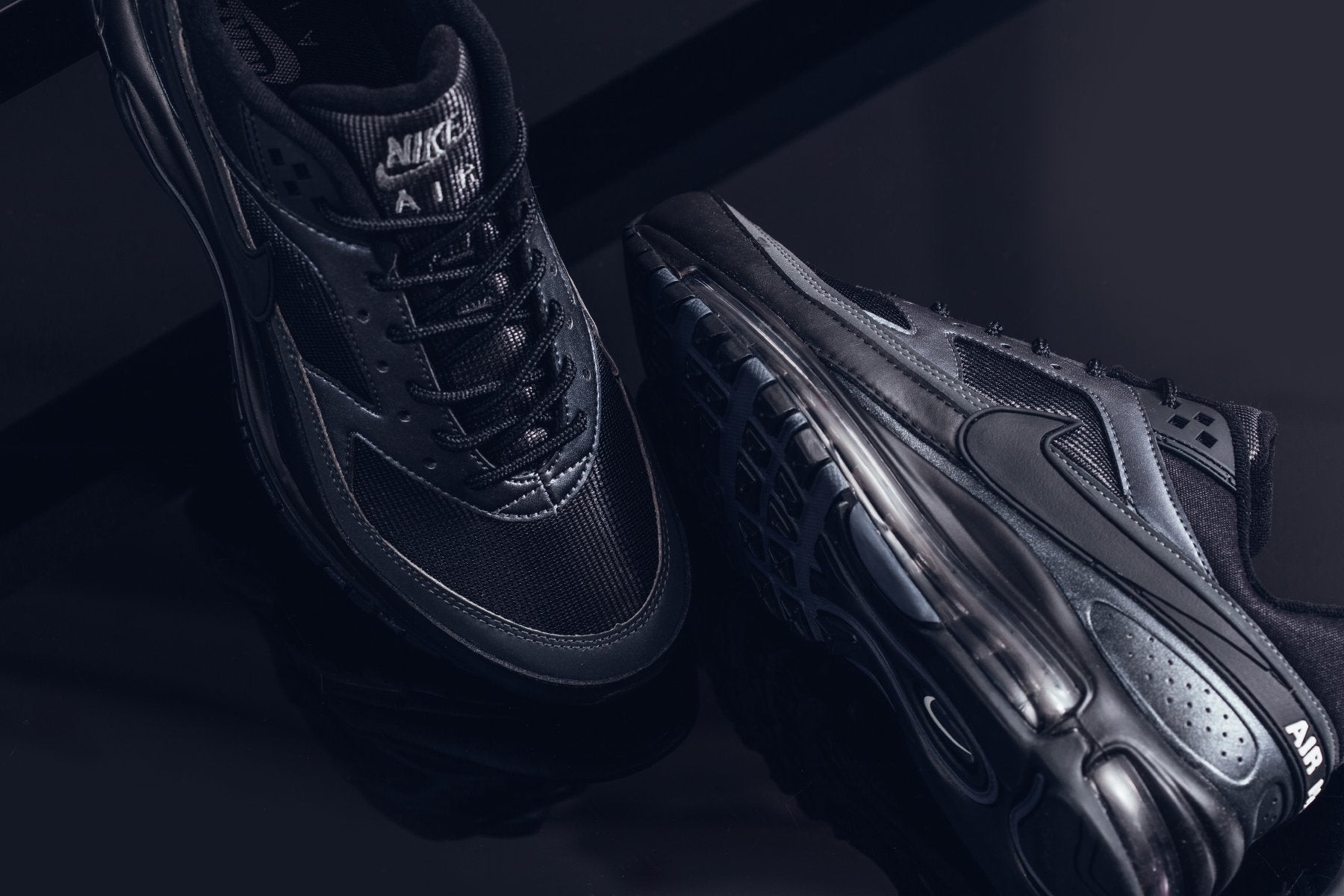 Black Nike Air Max 97/BW – Feature