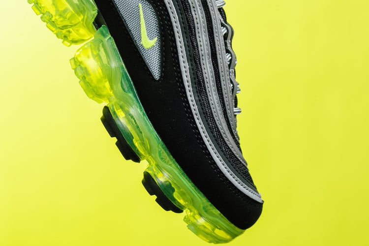 vapormax 97 black and white