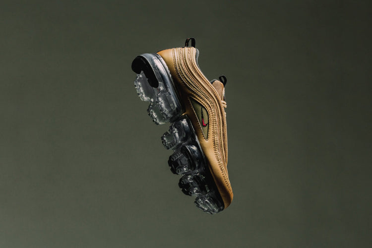 97 vapormax red and black