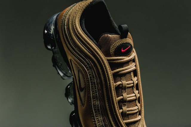 97 vapormax red and black