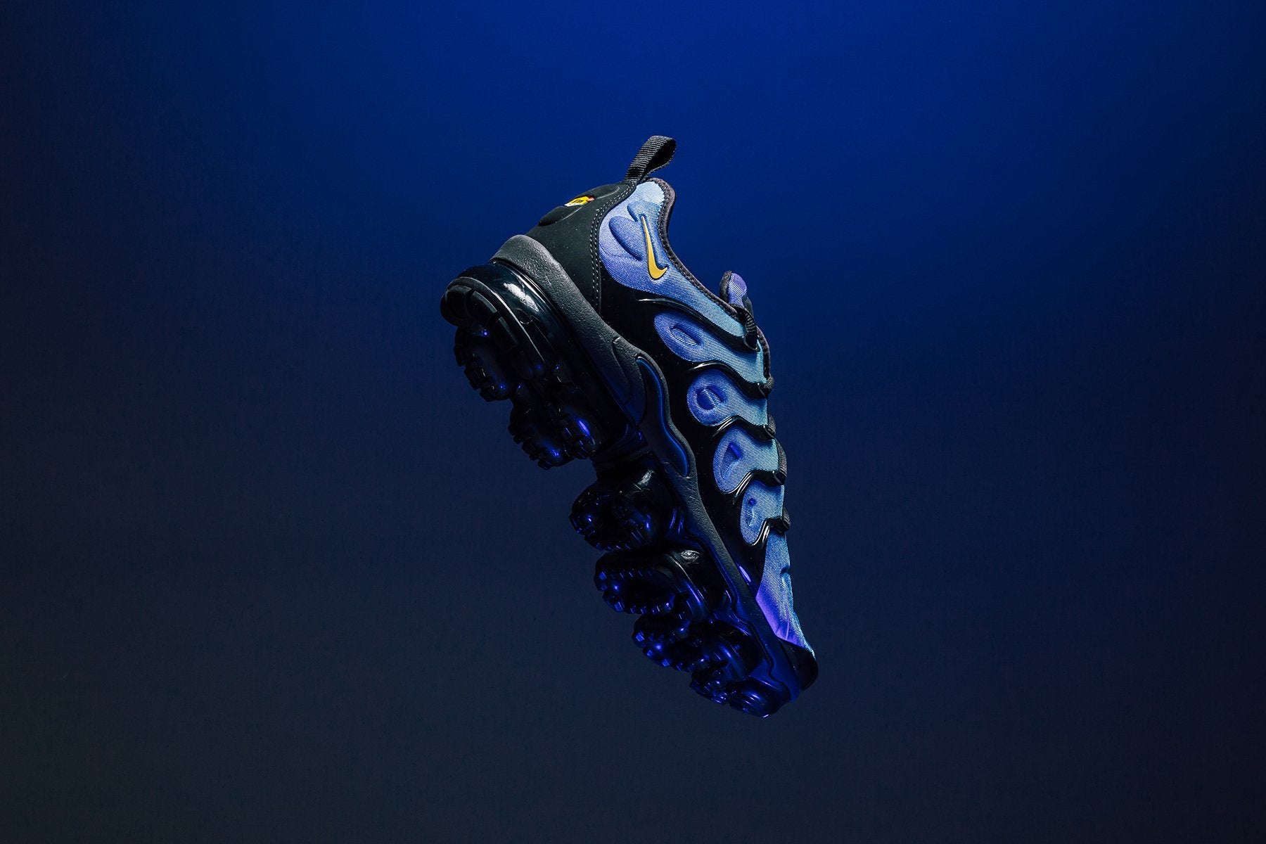 black and sky blue vapormax