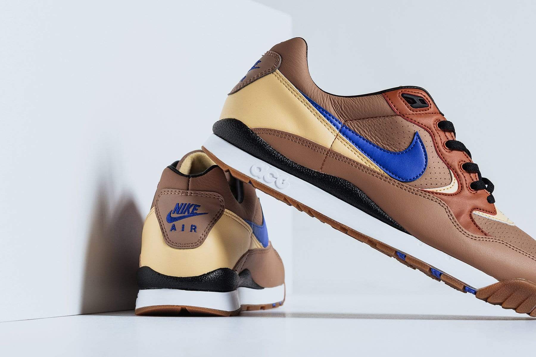 nike acg wildwood desert dust