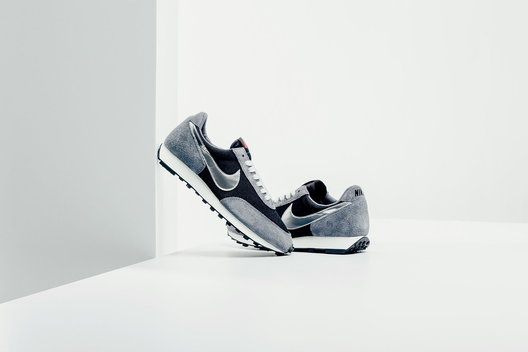 nike daybreak black metallic silver