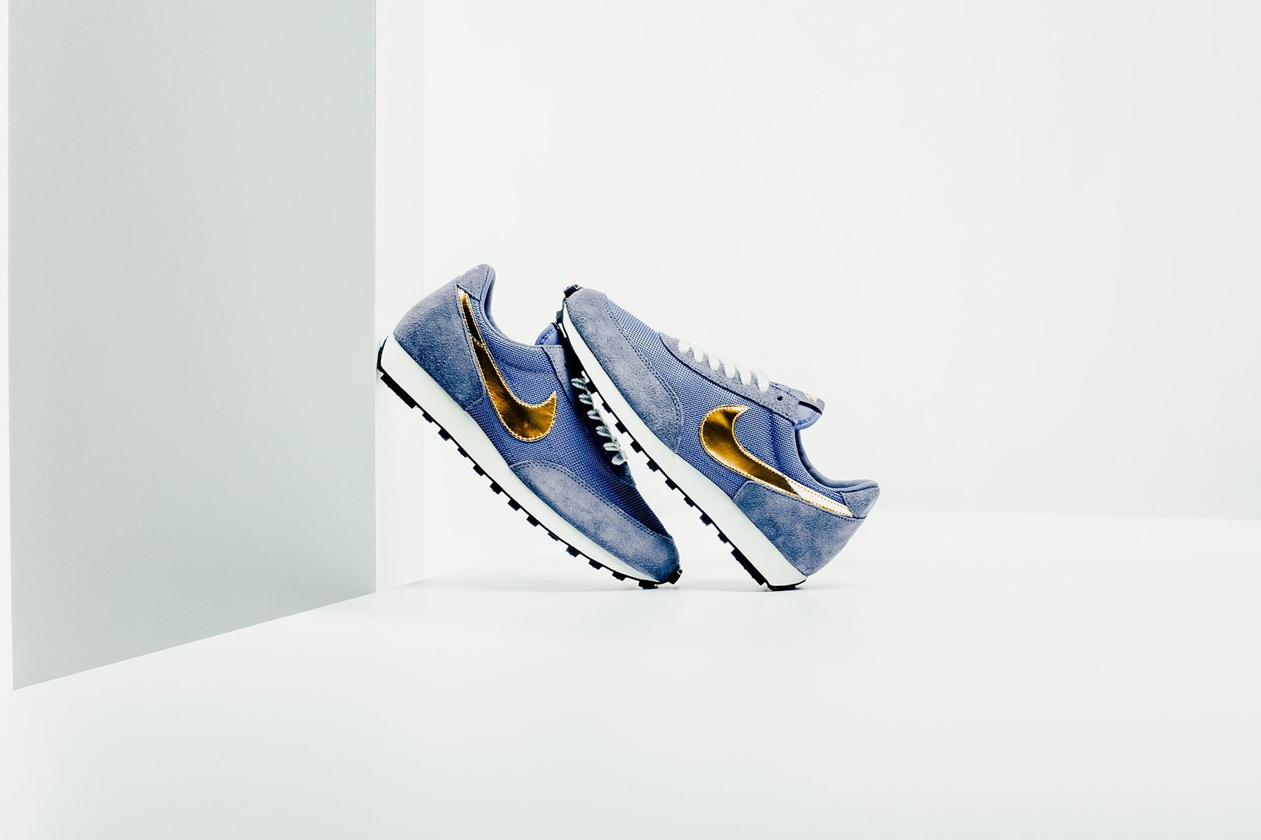 nike daybreak ocean fog & metallic gold