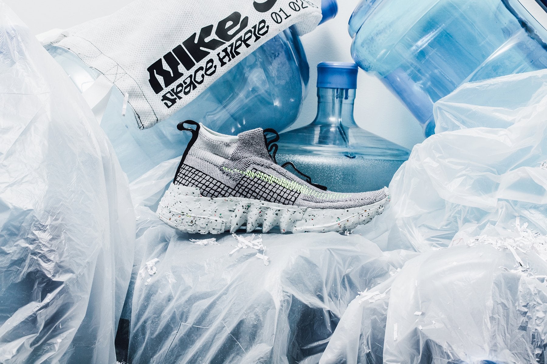 nike space hippie volt 02