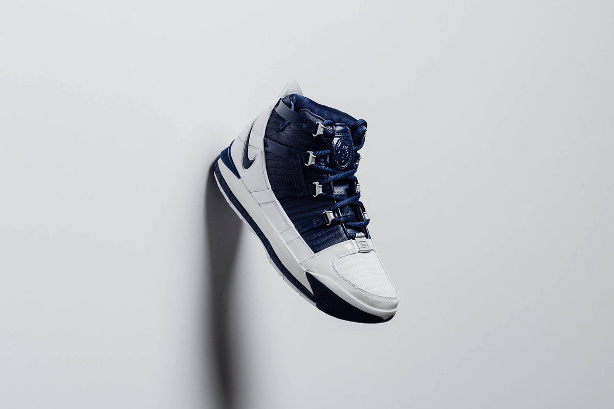 Zoom Lebron III QS - White/Midnight Navy/Metallic Silver – Feature