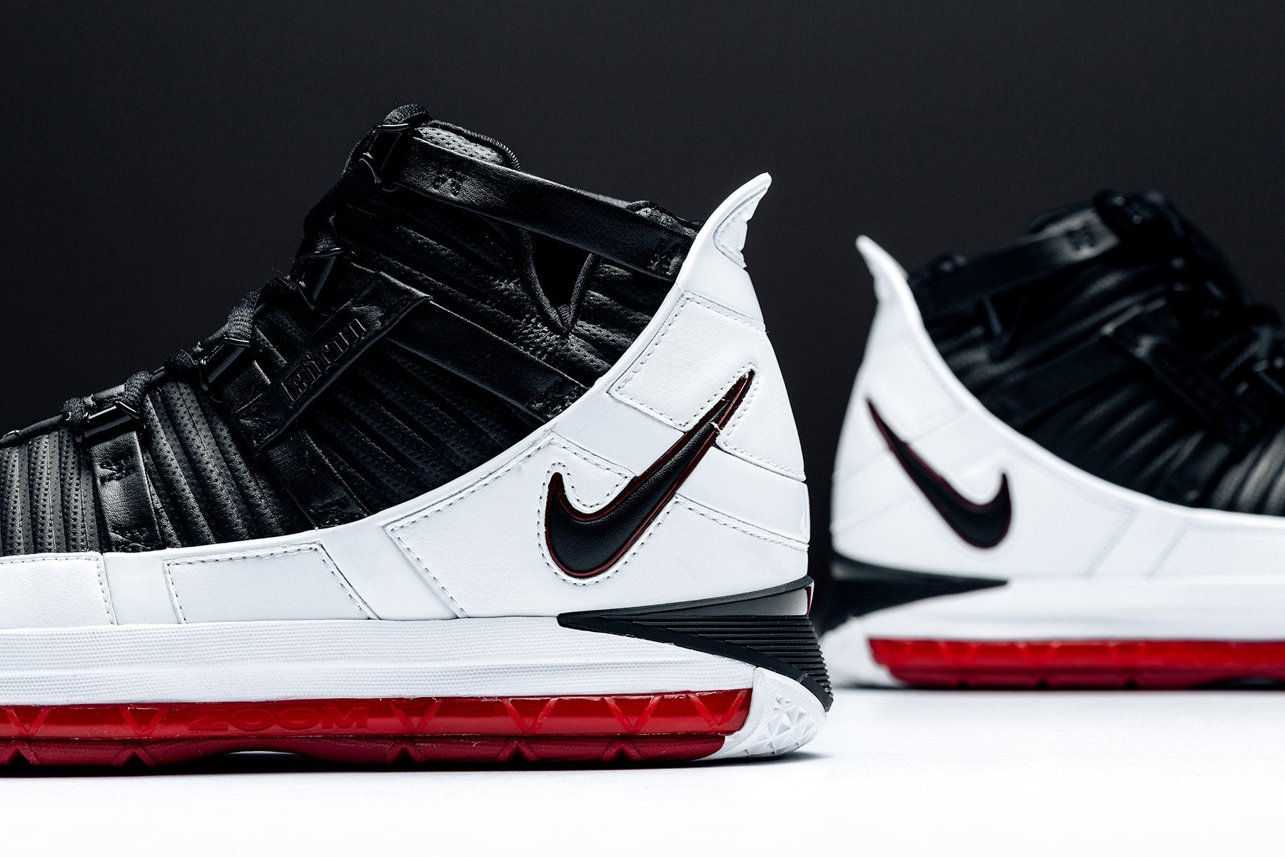 Zoom Lebron III QS - White/Varsity Crimson – Feature