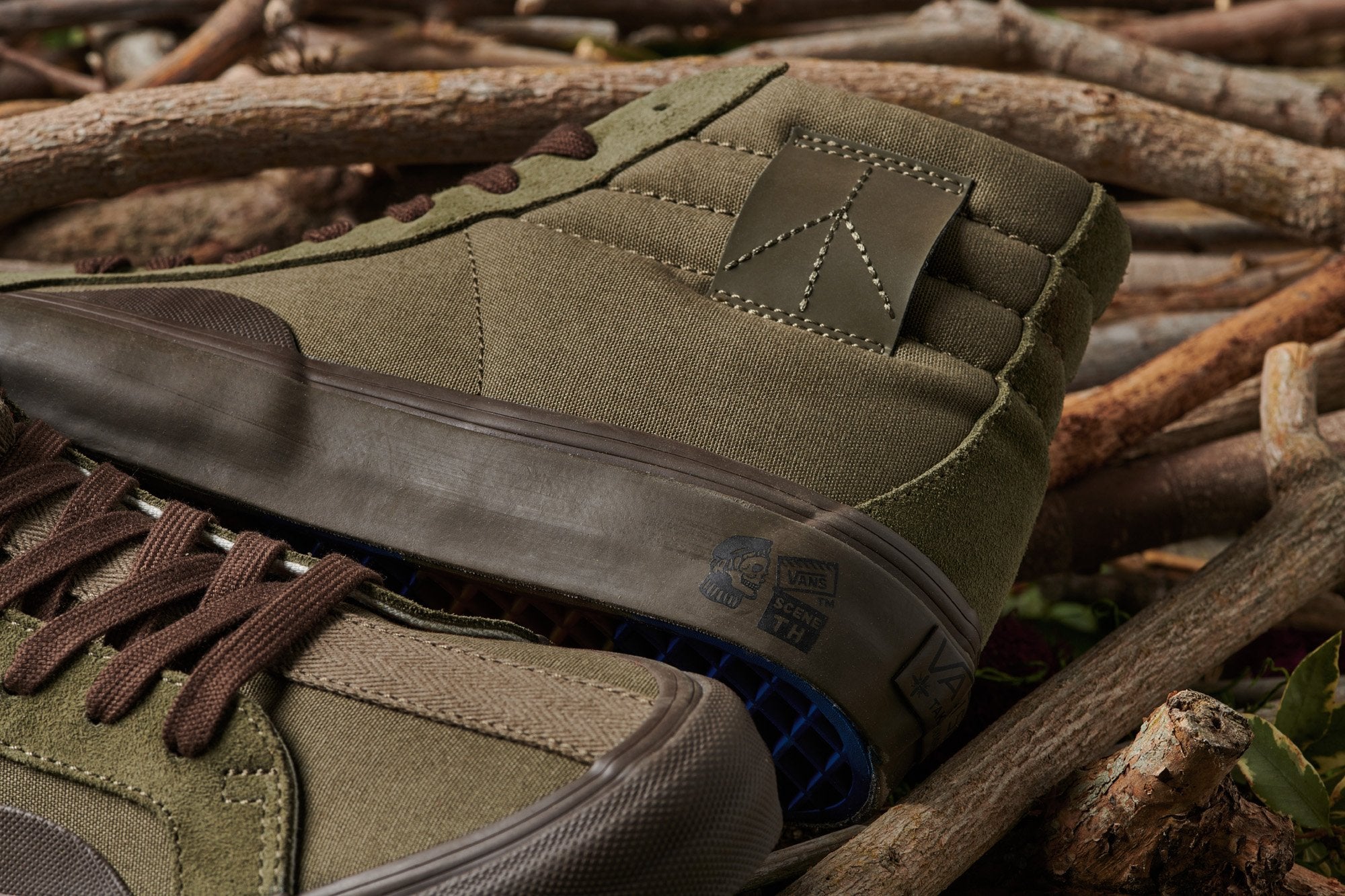 VANS VAULT X タカ・ハヤシ スタイル238 LX - ストーングレー Vault x タカ ハヤシ スタイル 238 LX - ストーン グレー – Feature